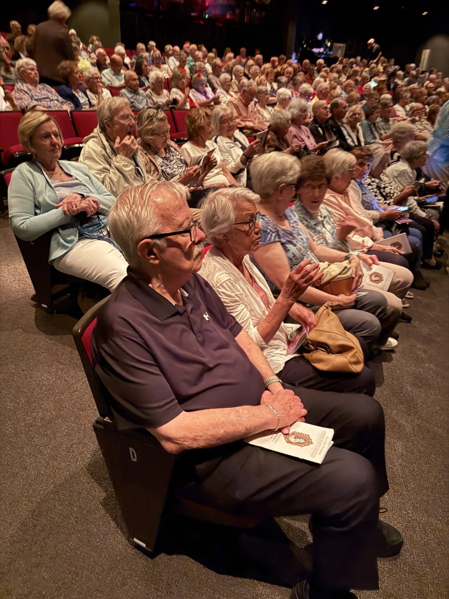 Residents enjoy a performance of Ohio Light Opera.